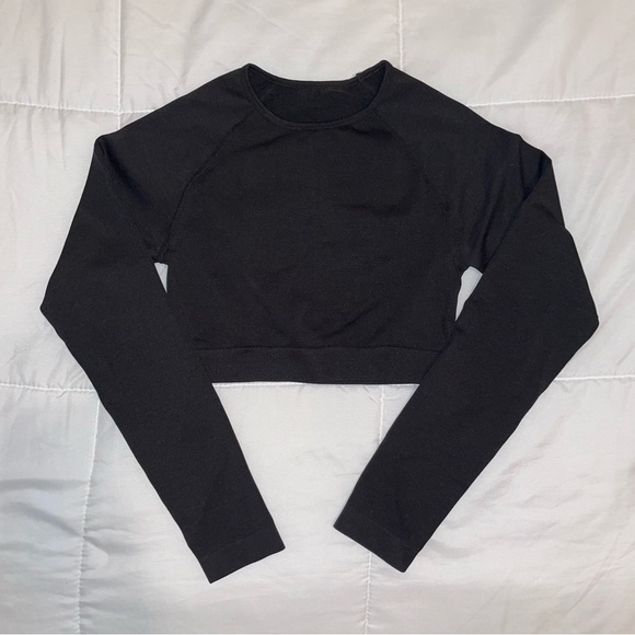 Tops - Longsleeve Crop Workout Top